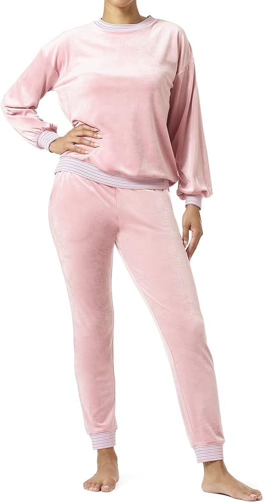 HUE Women's Velour Lounge 2 Piece Set