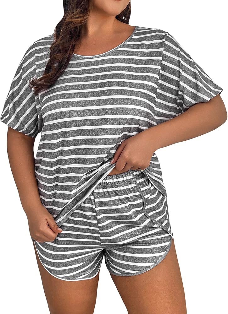 WDIRARA Women's Plus Size Sleepwear Striped Half Sleeve Tee and Shorts Pajama Sets