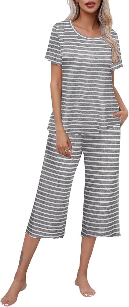 Ekouaer Women's Pajamas Set Short Sleeve Top With Capri Pants Pjs Lounge & Sleepwear Set S-XXL